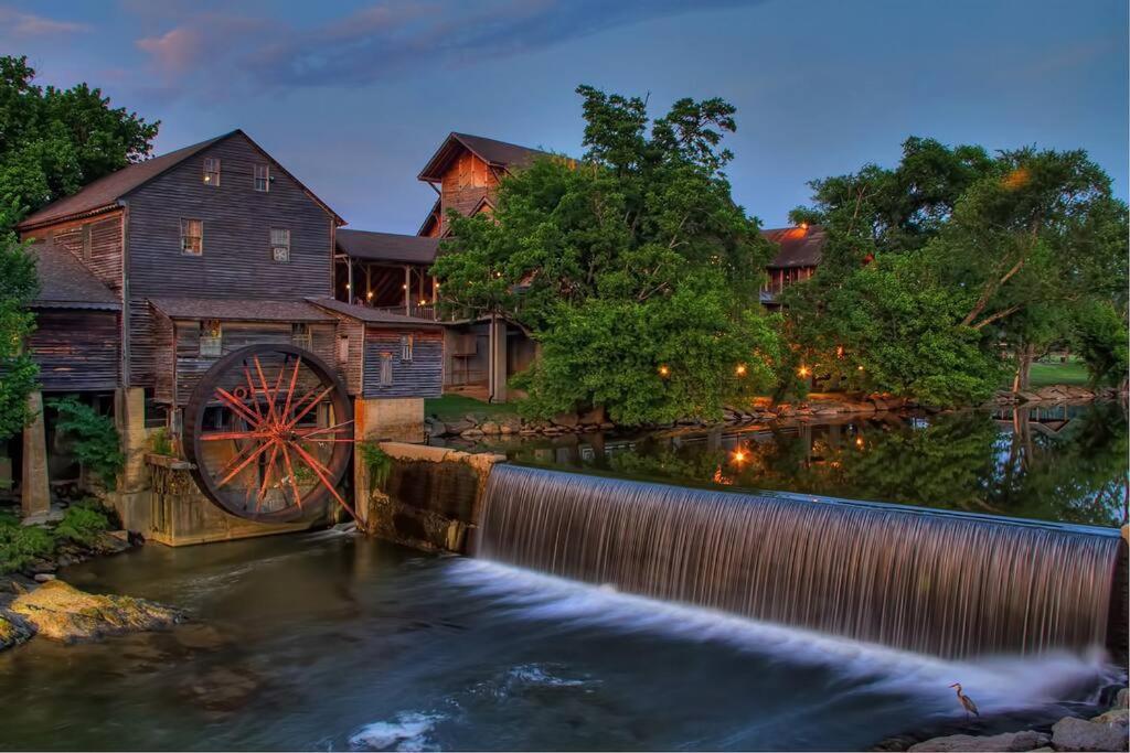 A Moment Inn Time Pigeon Forge Exterior photo